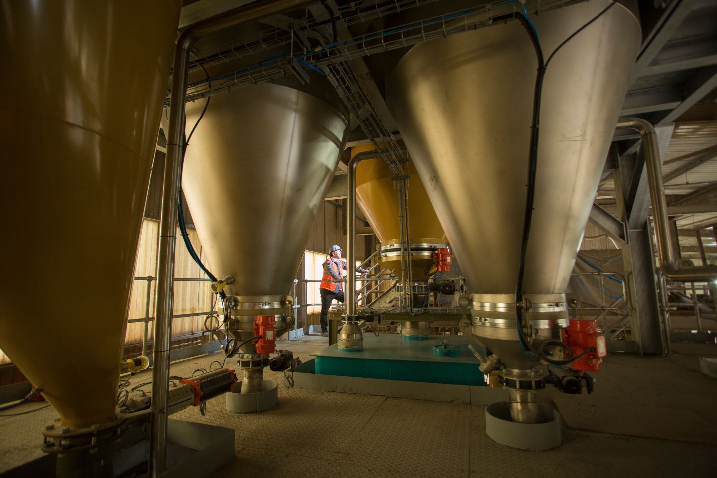 Planta mezcladora y dosificadora de Material Evolution, fabricante de cemento sostenible