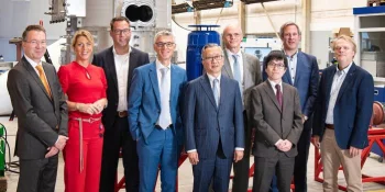 Visita del Embajador de Japón a Hosokawa Micron